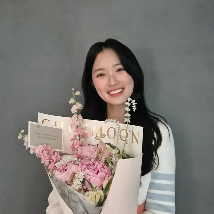 Recent activity shot of Kim Hyeyoon