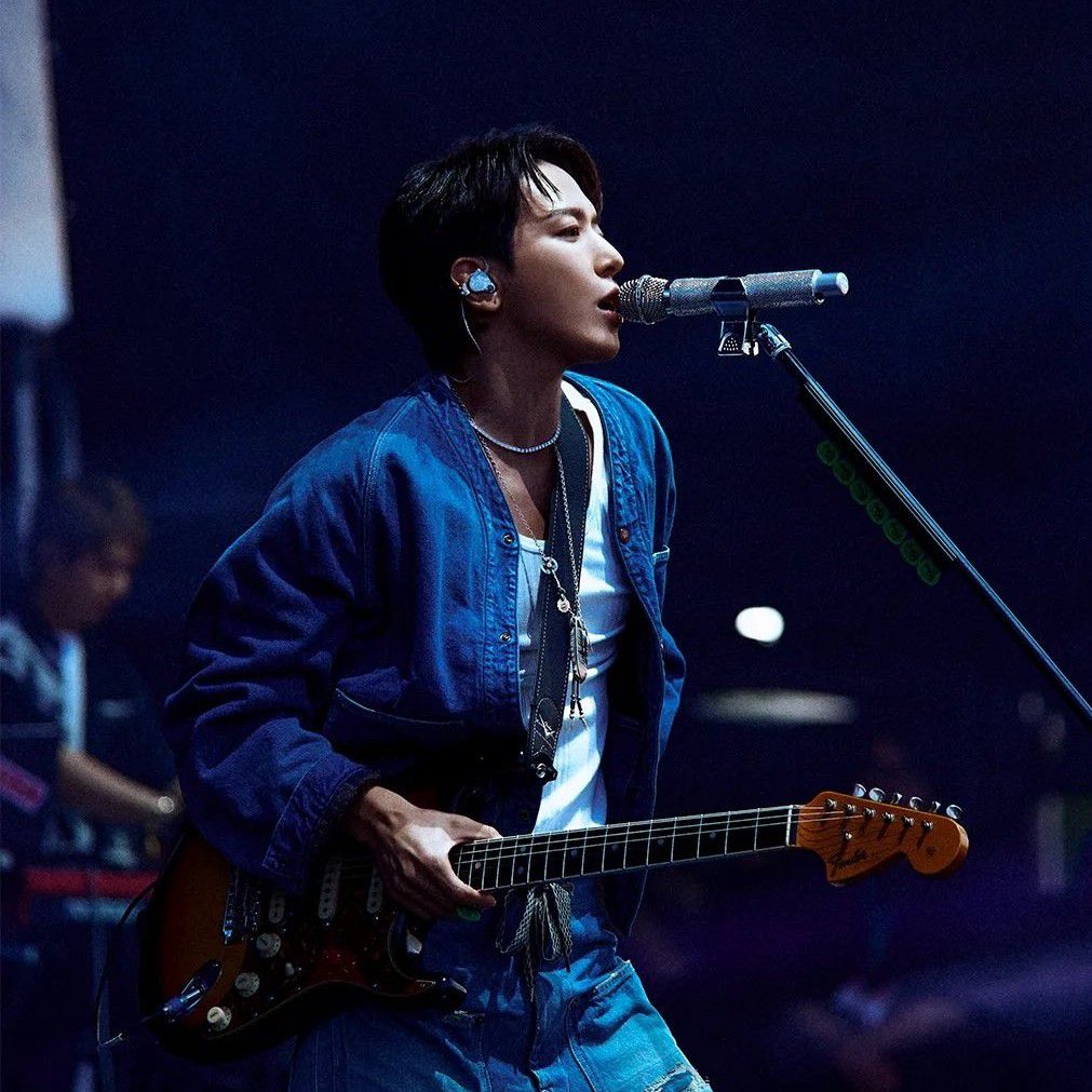 Behind-the-scenes cut of Jung Yonghwa