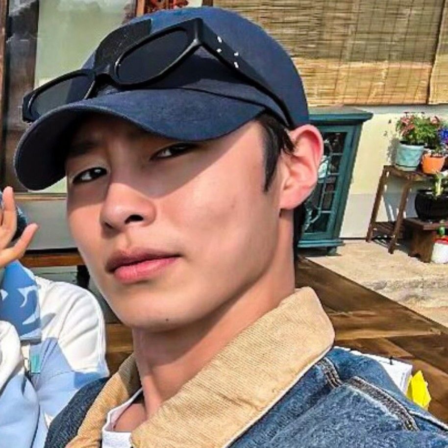 Recent activity shot of Lee Jaewook