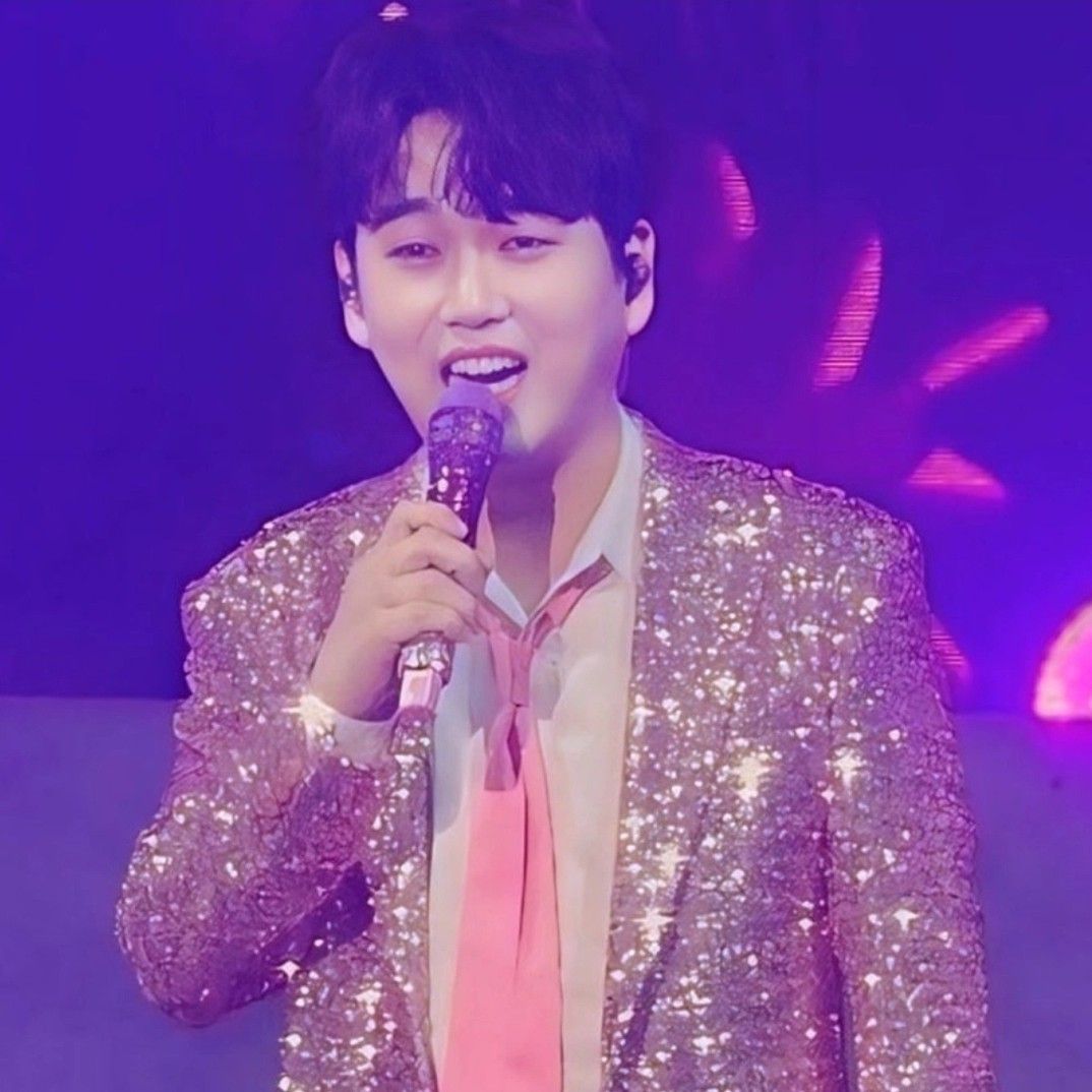 A moment captured by a fan of Hwang Youngwoong