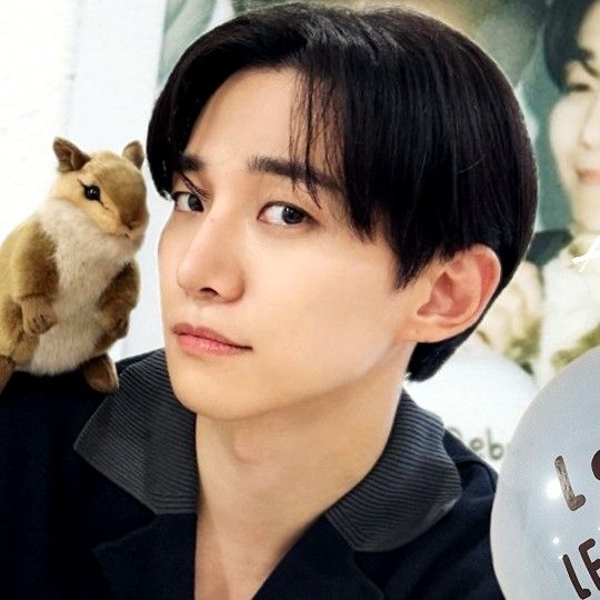 Behind-the-scenes cut of Lee Junho