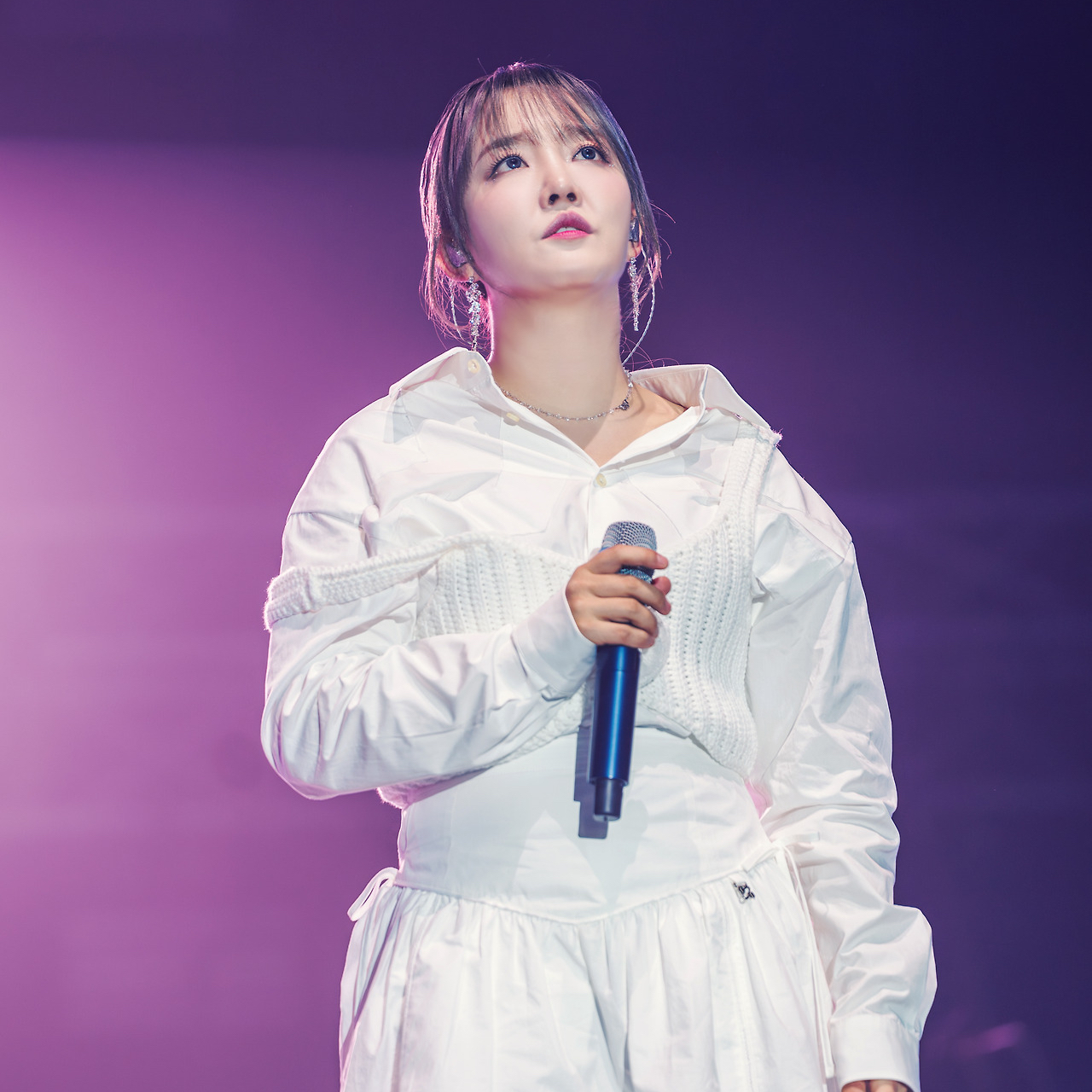 Behind-the-scenes cut of Younha