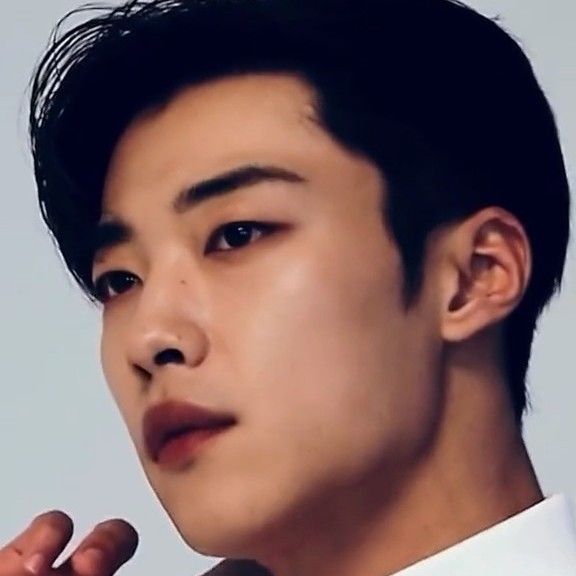 A moment captured by a fan of Woo Dohwan