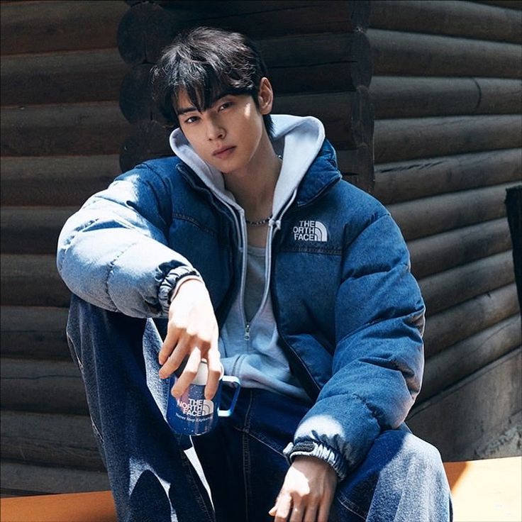 Behind-the-scenes cut of Cha Eunwoo