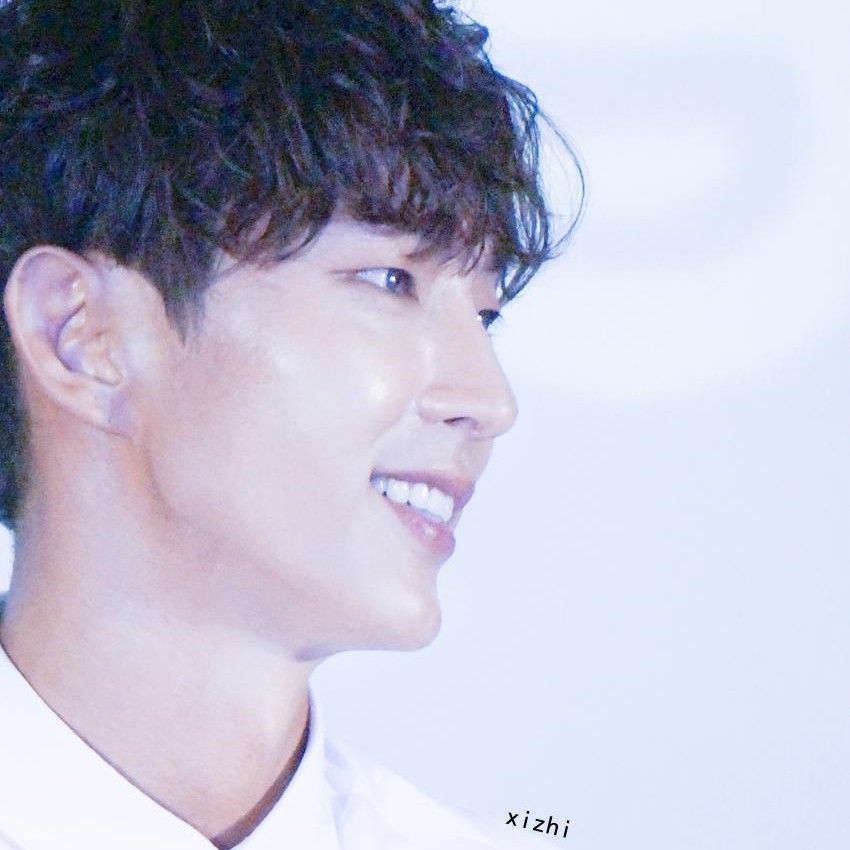 A moment captured by a fan of Lee Joongi
