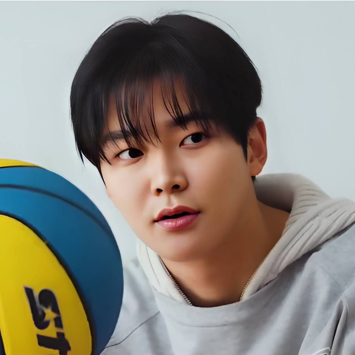 로운의 비하인드 컷