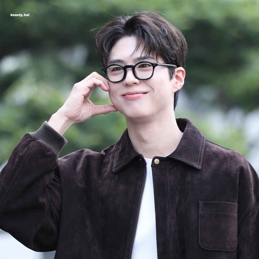 A moment captured by a fan of Park Bogum