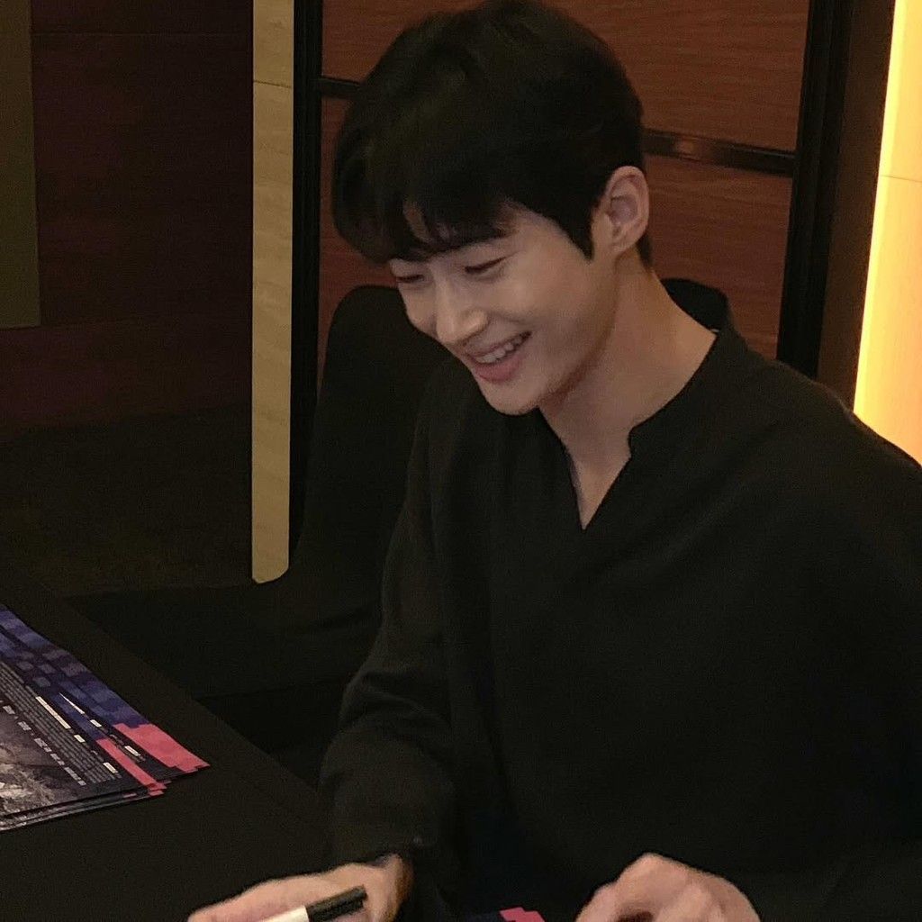Behind-the-scenes cut of Byeon Wooseok