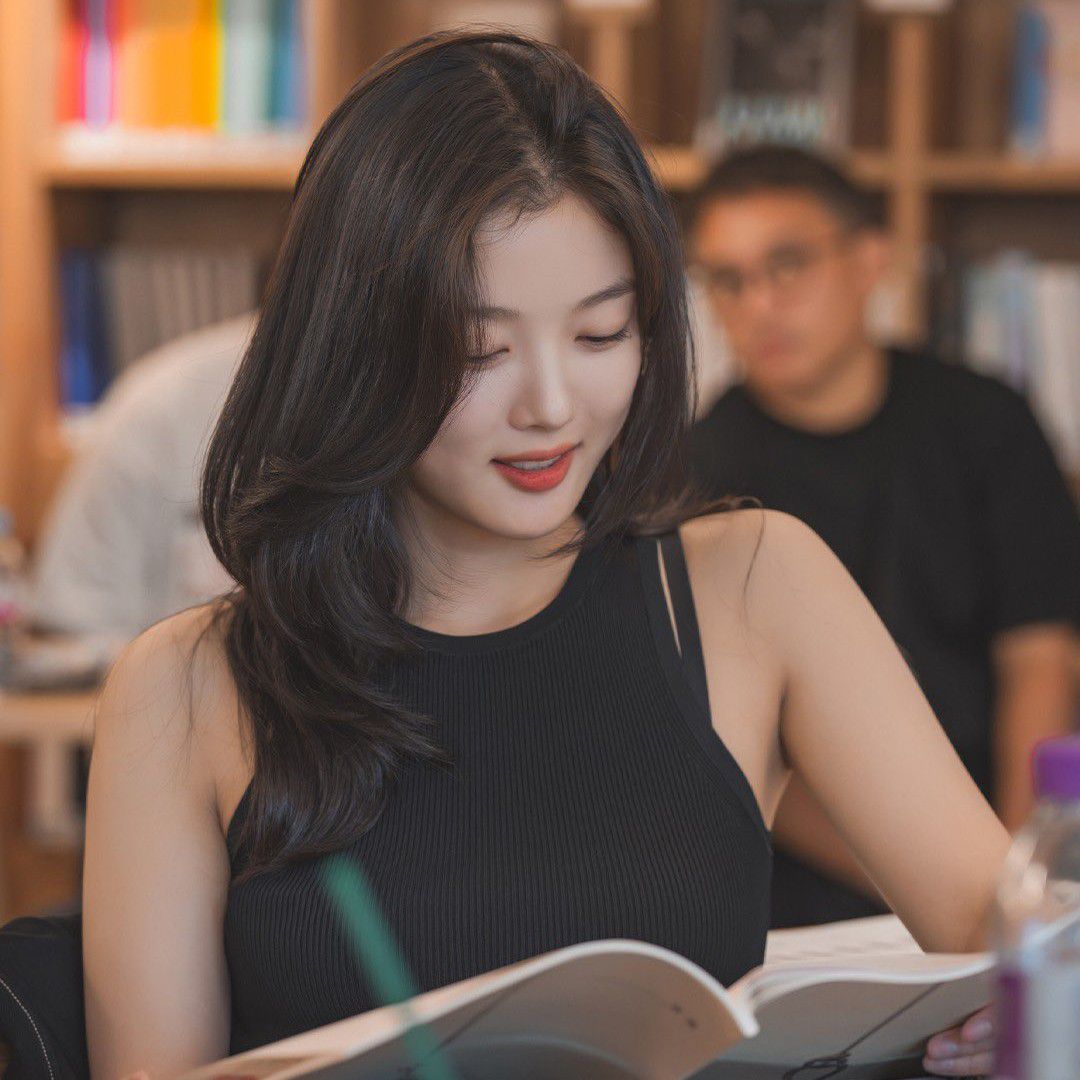 Behind-the-scenes cut of Kim Youjung