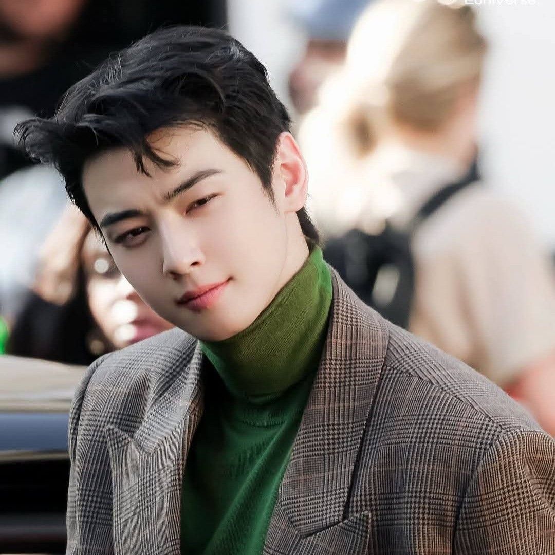 Latest photo of Cha Eunwoo