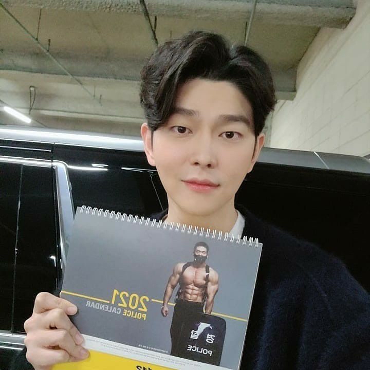 A moment captured by a fan of Yoon Kyunsang