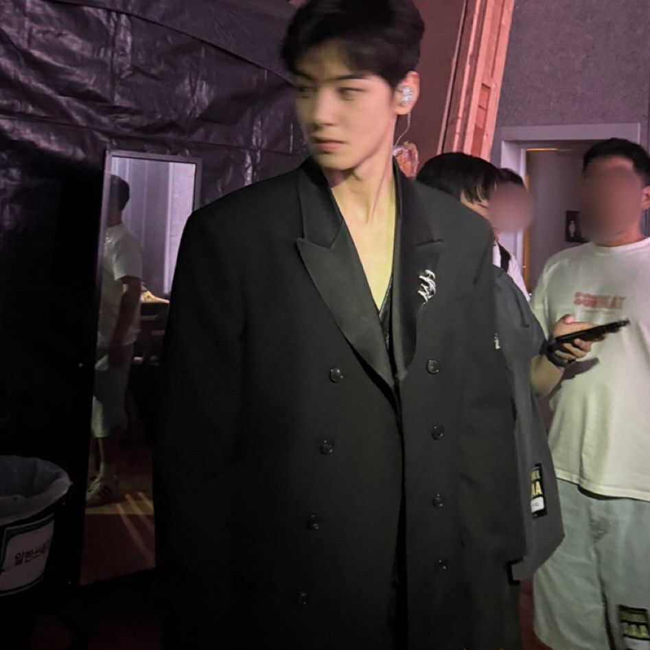 A moment captured by a fan of Cha Eunwoo