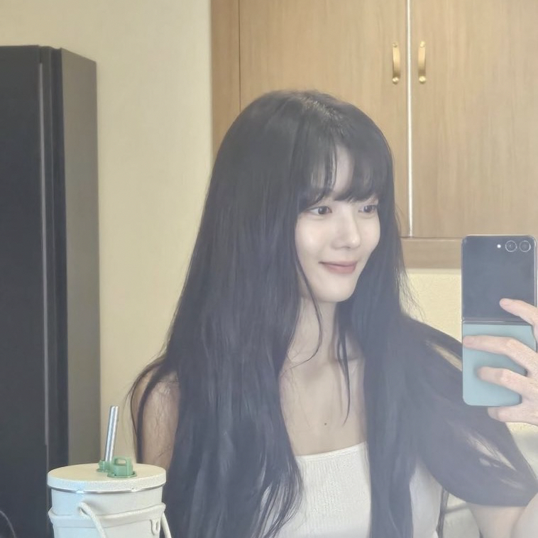 Behind-the-scenes cut of Kim Youjung