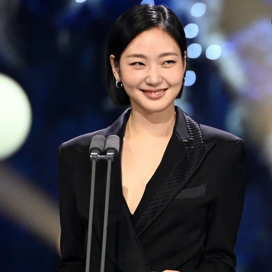 Behind-the-scenes cut of Kim Goeun