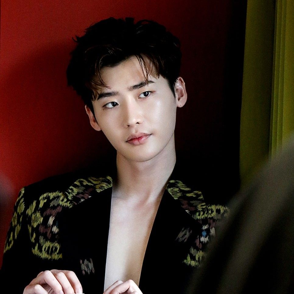 Recent activity shot of Lee Jongsuk