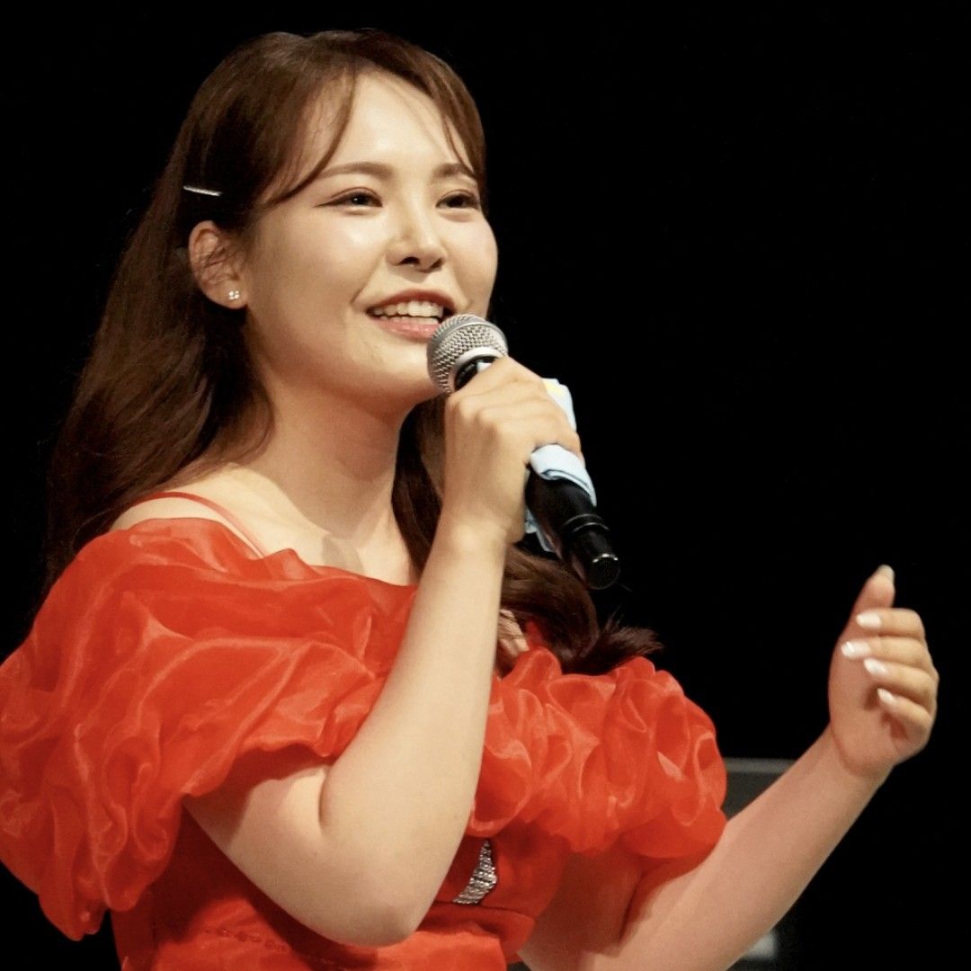 A moment captured by a fan of Miss Kim