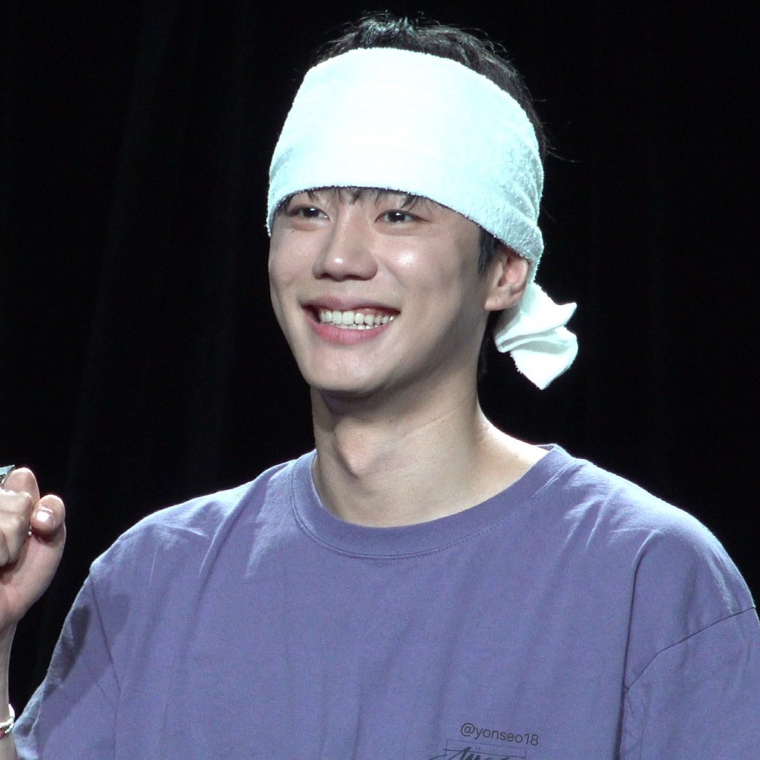 Behind-the-scenes cut of Lee Junyoung