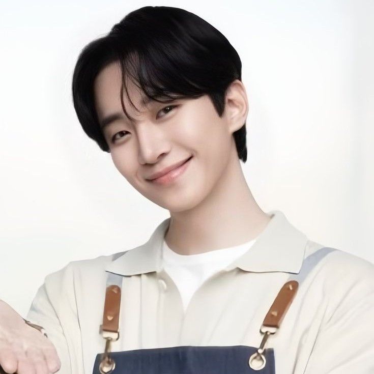 Behind-the-scenes cut of Lee Junho