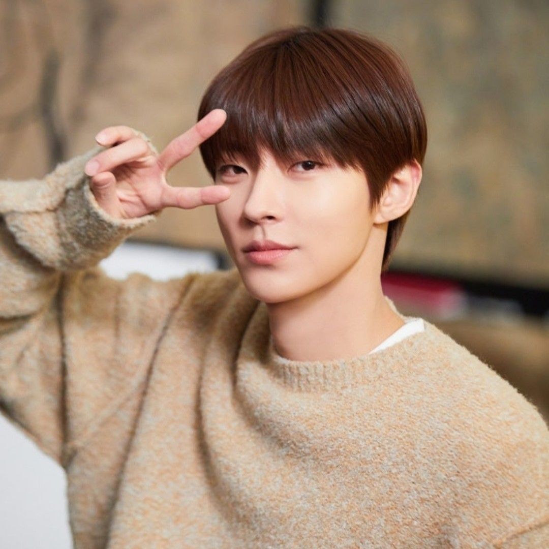 Latest photo of Hwang Inyoup
