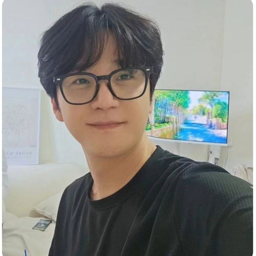 Behind-the-scenes cut of Park Jihoo (Mr. Trot 3)