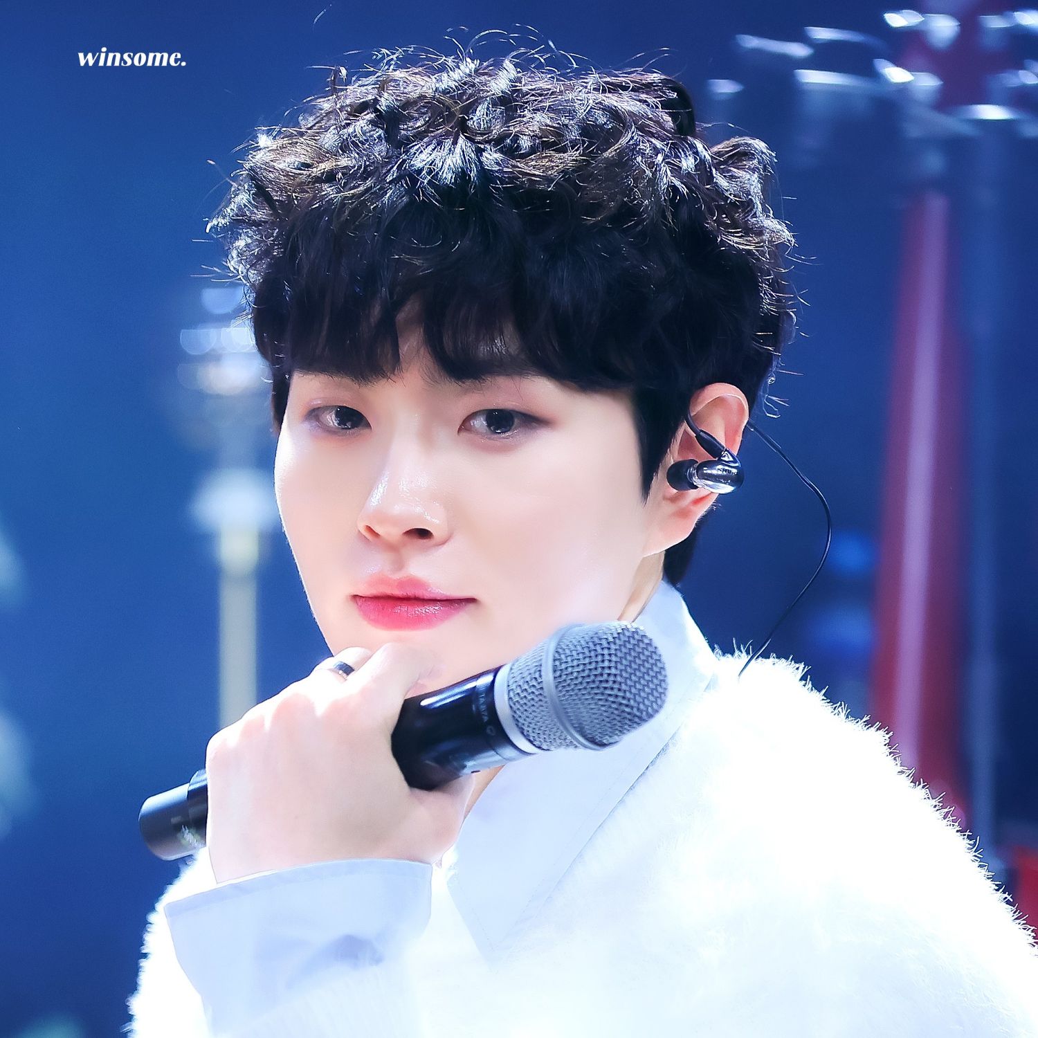 A moment captured by a fan of Lee Byeongchan