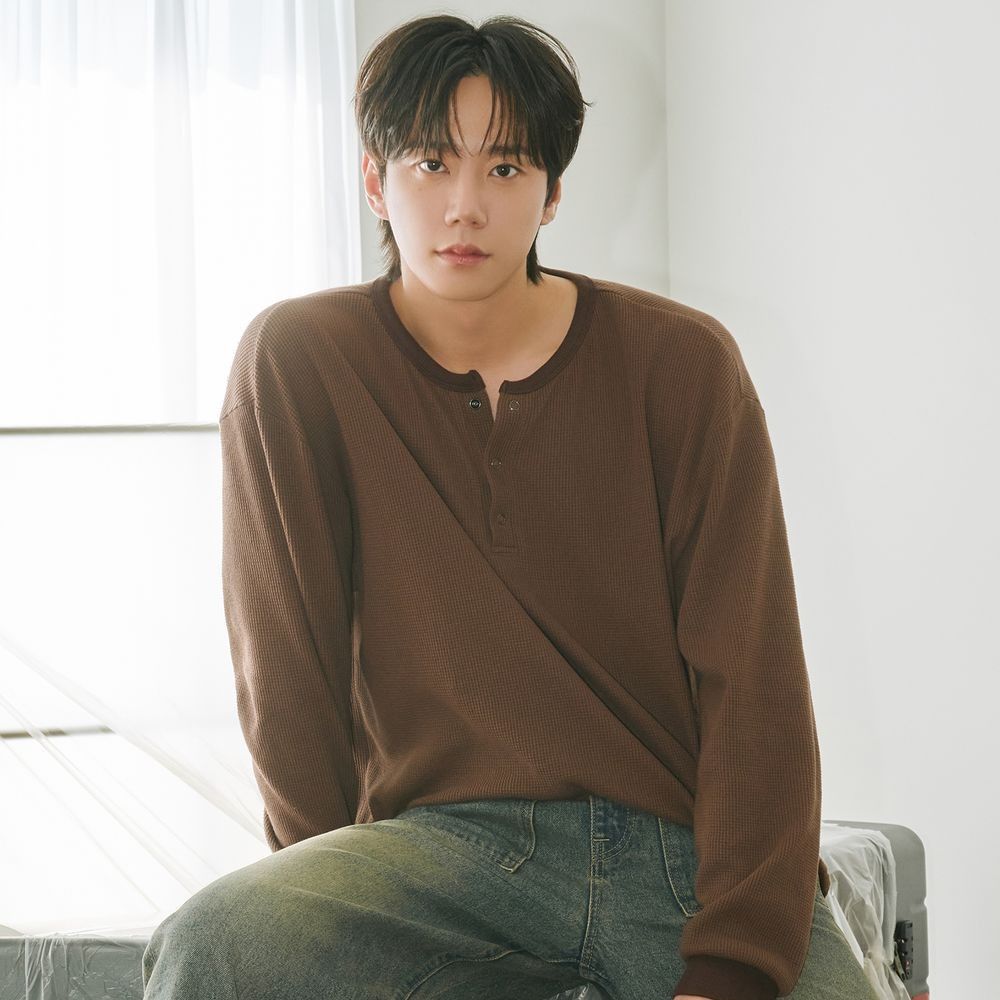 Behind-the-scenes cut of Lee Junyoung