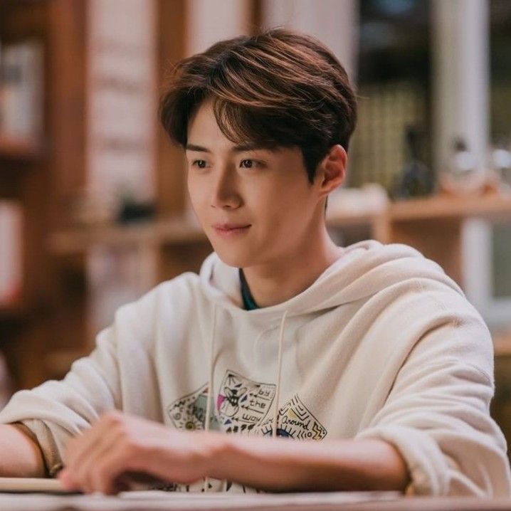 Behind-the-scenes cut of Kim Seonho