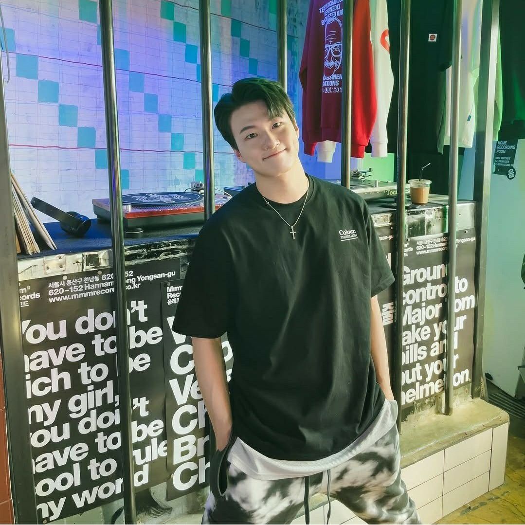A moment captured by a fan of Shin Seungho