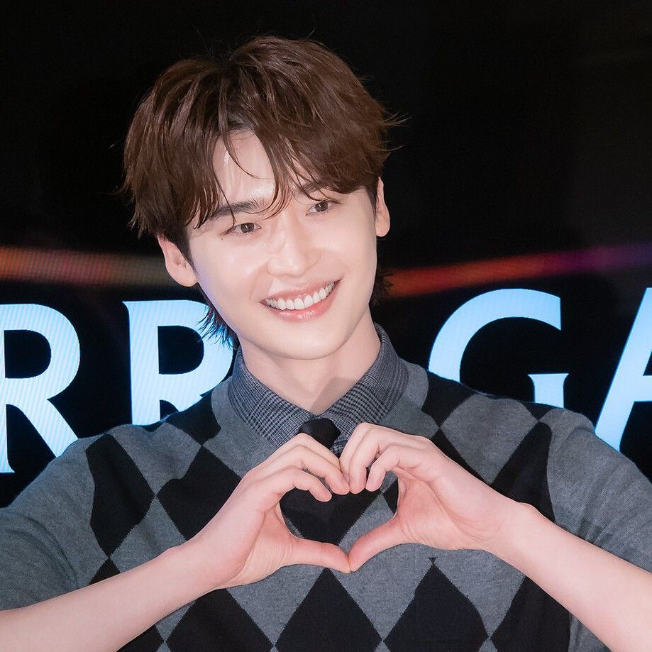 Recent activity shot of Lee Jongsuk