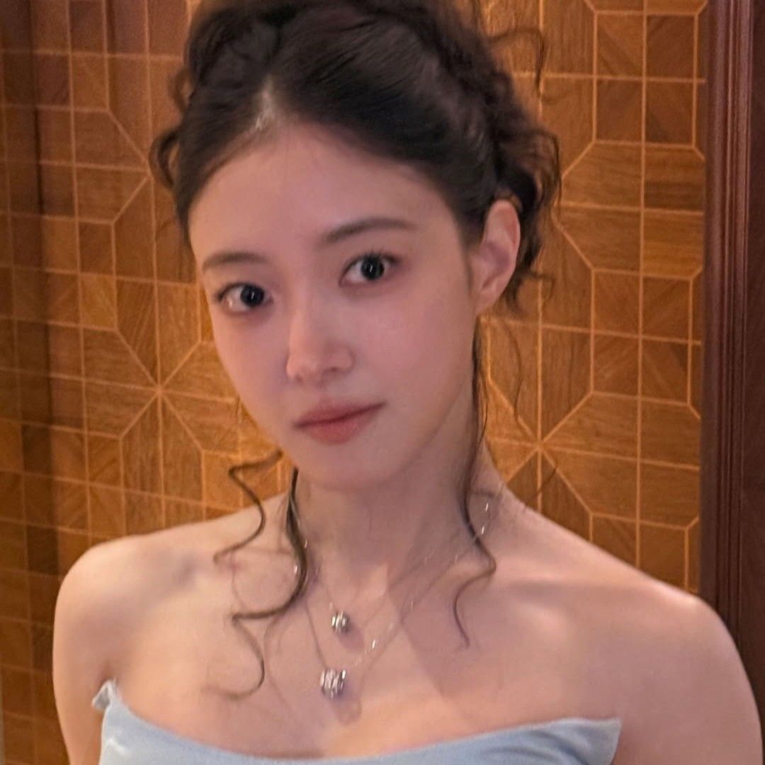 Behind-the-scenes cut of Lee Seyoung