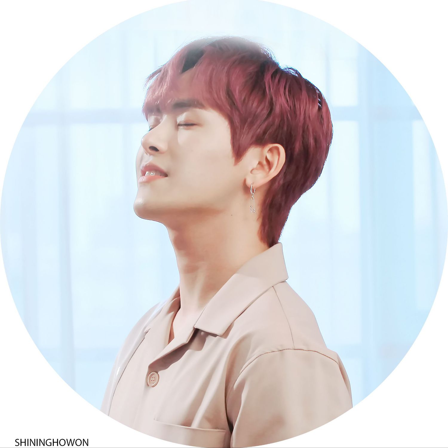 Behind-the-scenes cut of Hoya