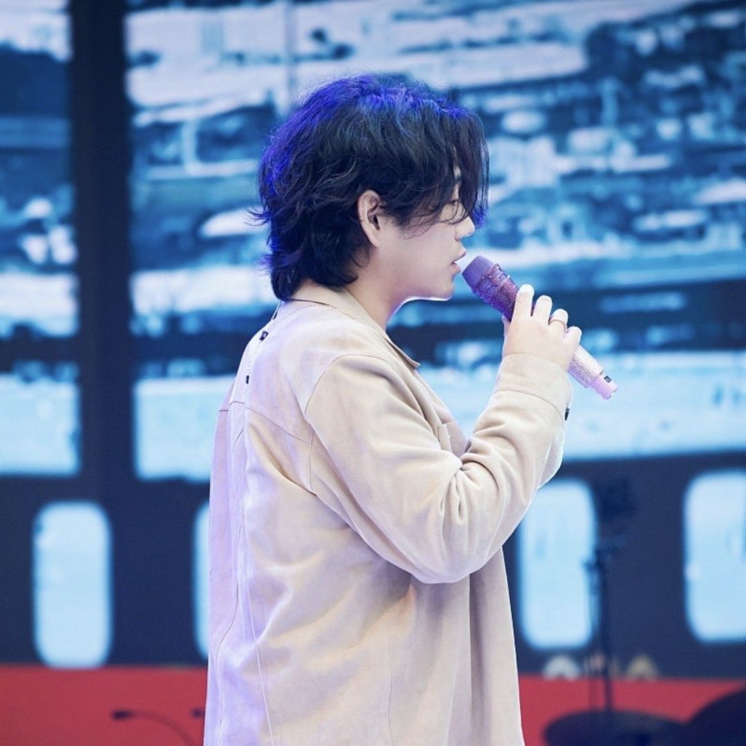 A moment captured by a fan of Hwang Youngwoong