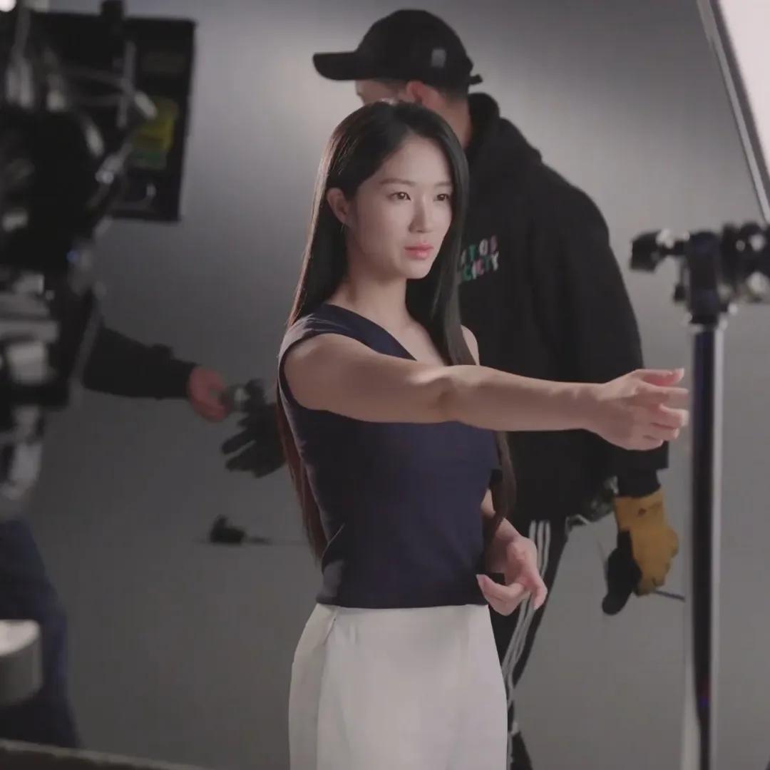 Recent activity shot of Kim Hyeyoon