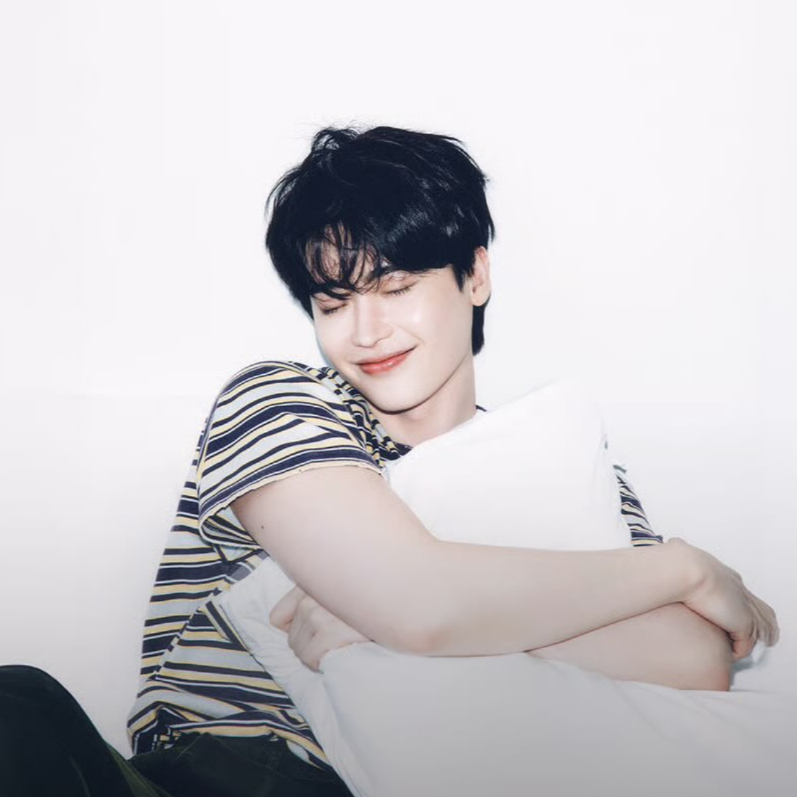 Behind-the-scenes cut of Lee Jongsuk