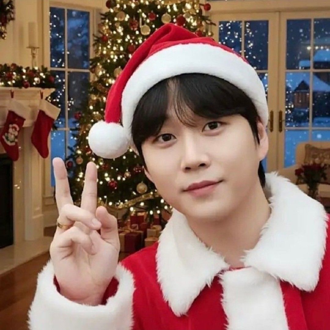 Momen yang diabadikan oleh penggemar Hwang Youngwoong