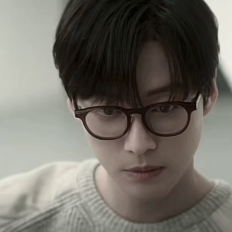 Behind-the-scenes cut of Namkoong Min