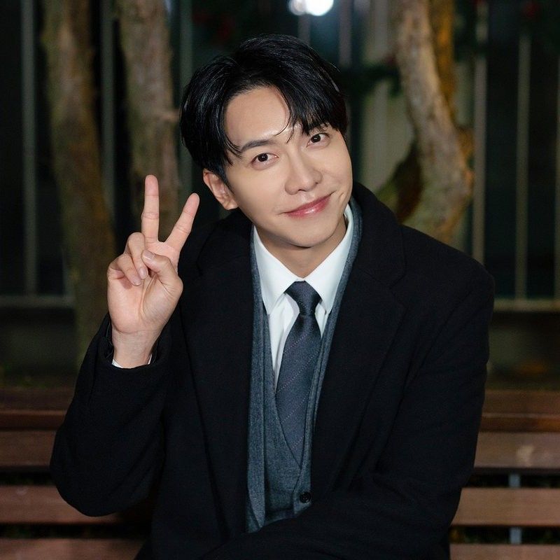 Behind-the-scenes cut of Lee Seunggi