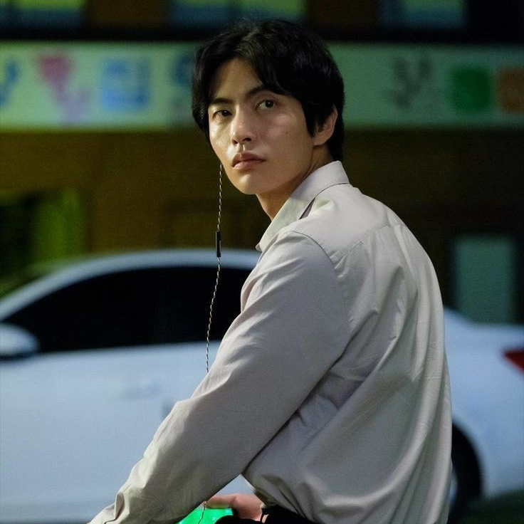 Behind-the-scenes cut of Lee Minki