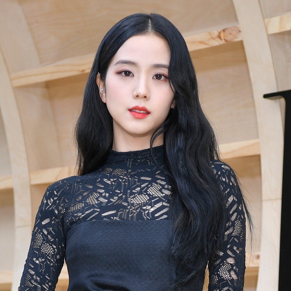 Behind-the-scenes cut of Jisoo (1995)