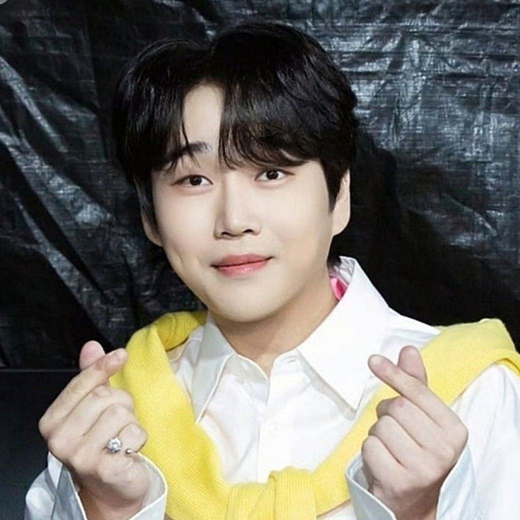 Behind-the-scenes cut of Hwang Youngwoong