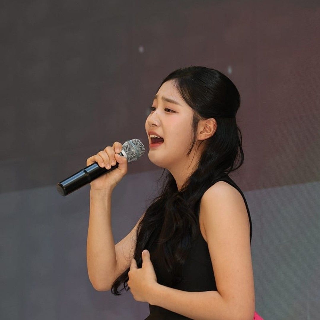 A moment captured by a fan of Kim Taeyeon