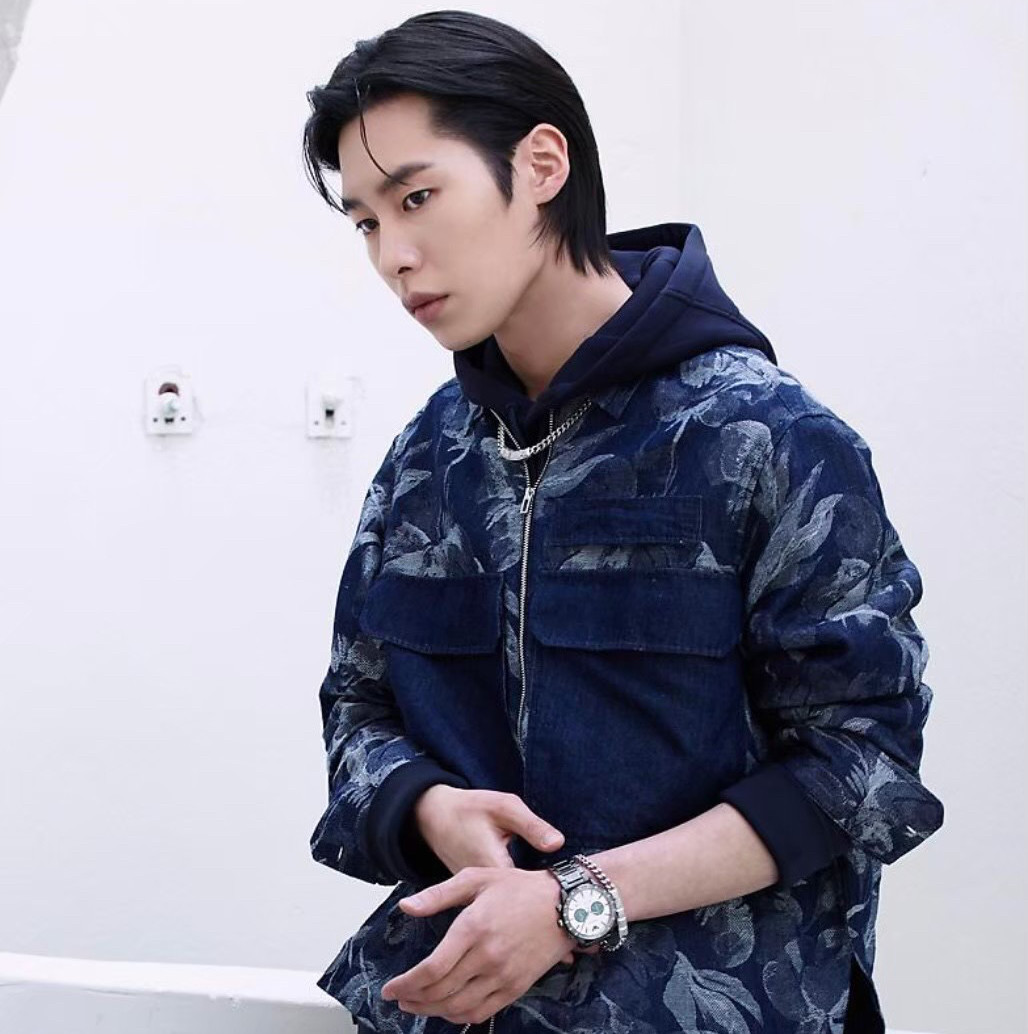 Behind-the-scenes cut of Lee Jaewook