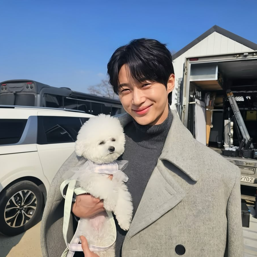 Recent activity shot of Byeon Wooseok