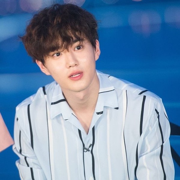 Today’s standout profile photo of Suho on Choeaedol Celeb