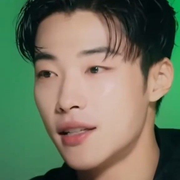 A moment captured by a fan of Woo Dohwan