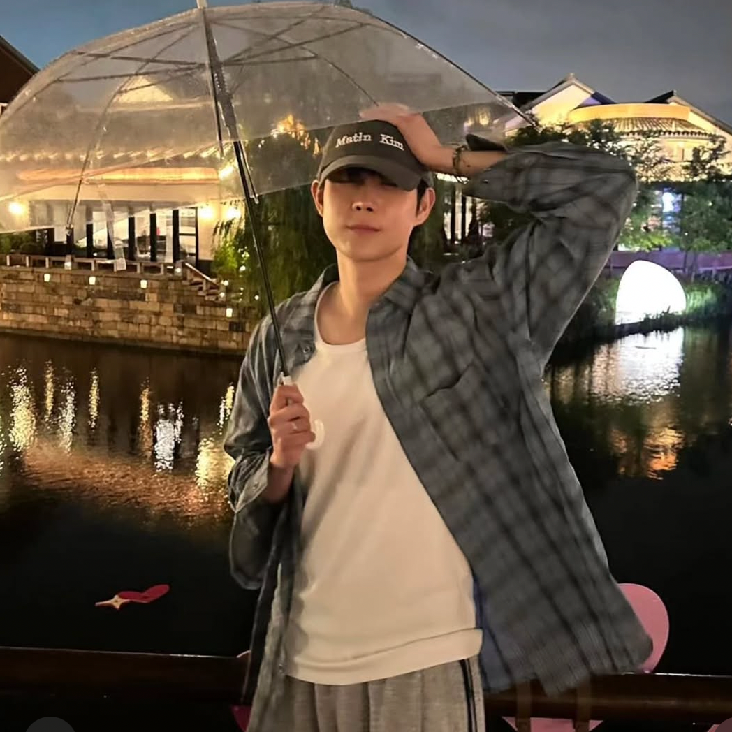 Behind-the-scenes cut of Kim Youngdae