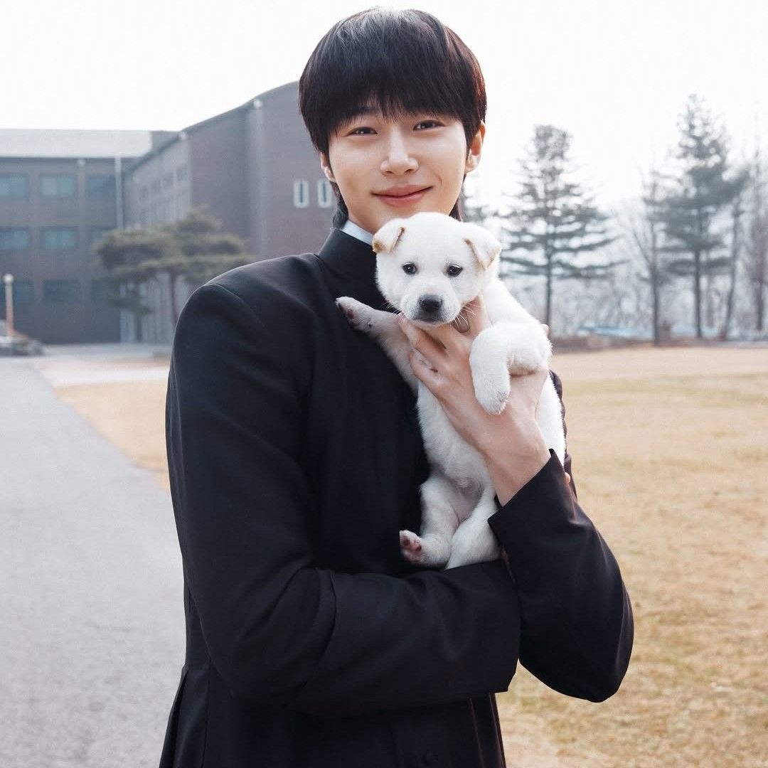 Behind-the-scenes cut of Byeon Wooseok