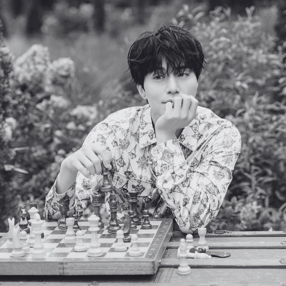 Recent activity shot of Lee Dongwook