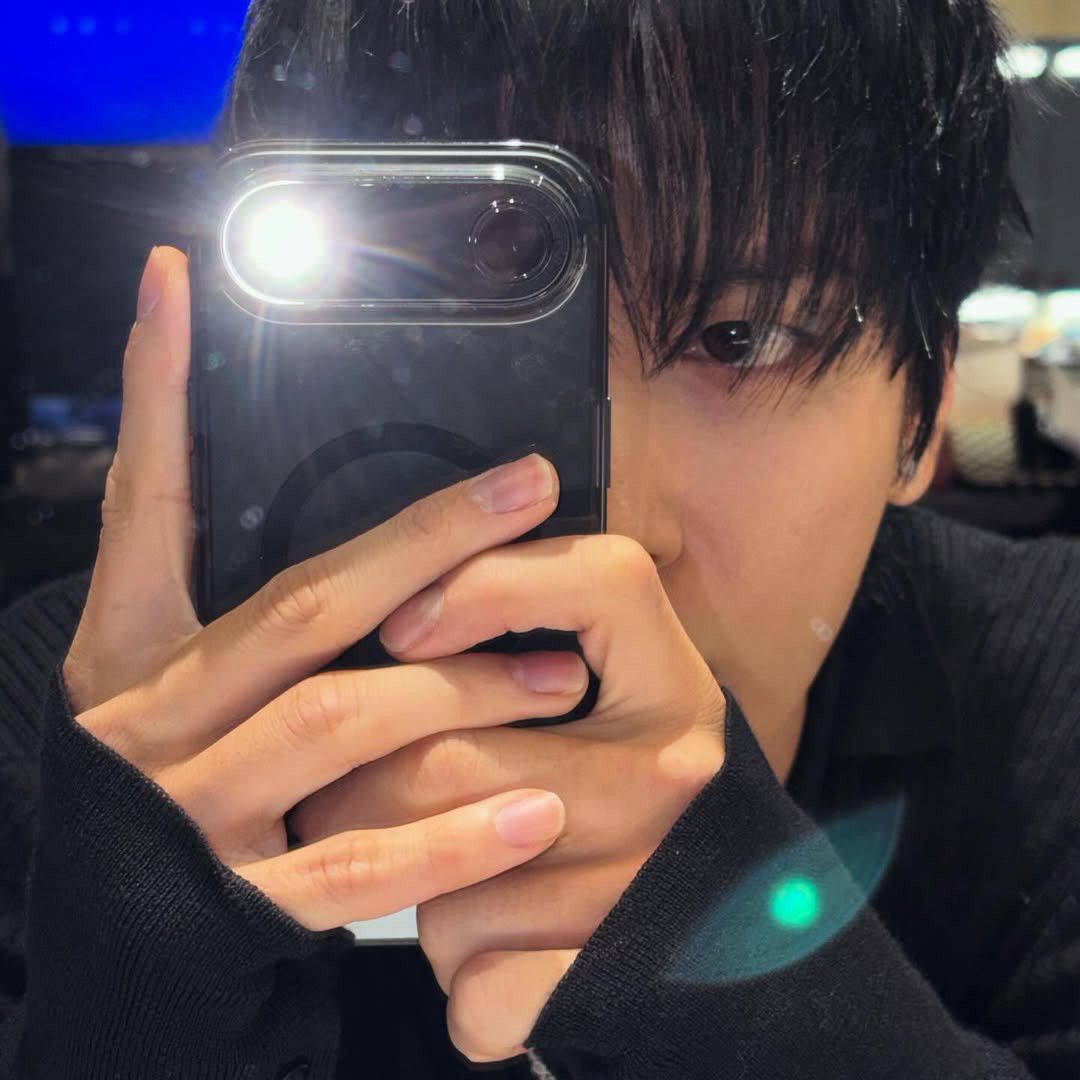 A moment captured by a fan of Jung Yonghwa