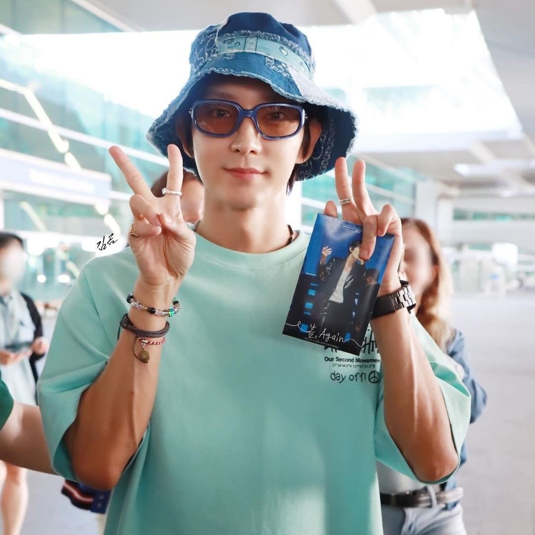 Behind-the-scenes cut of Lee Joongi